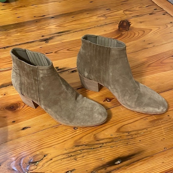 Vince suede brown/tan boots size 8 - Picture 1 of 5